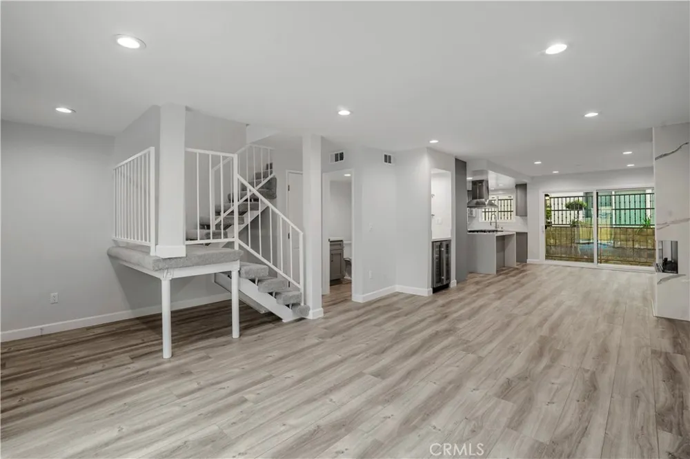227 E Burbank #C Burbank, CA 91502