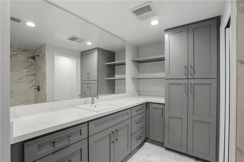227 E Burbank #C Burbank, CA 91502