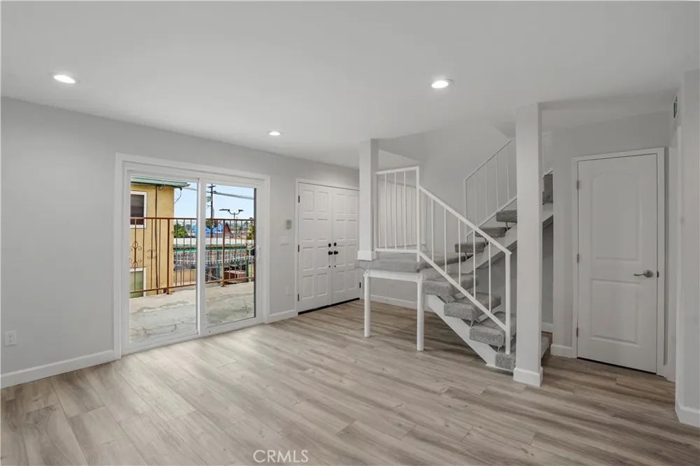 227 E Burbank #C Burbank, CA 91502