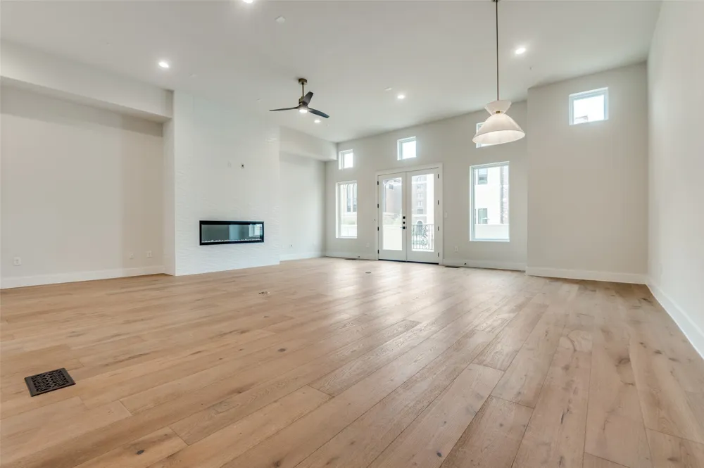 250 E Dallas Road #121 Grapevine, TX 76051