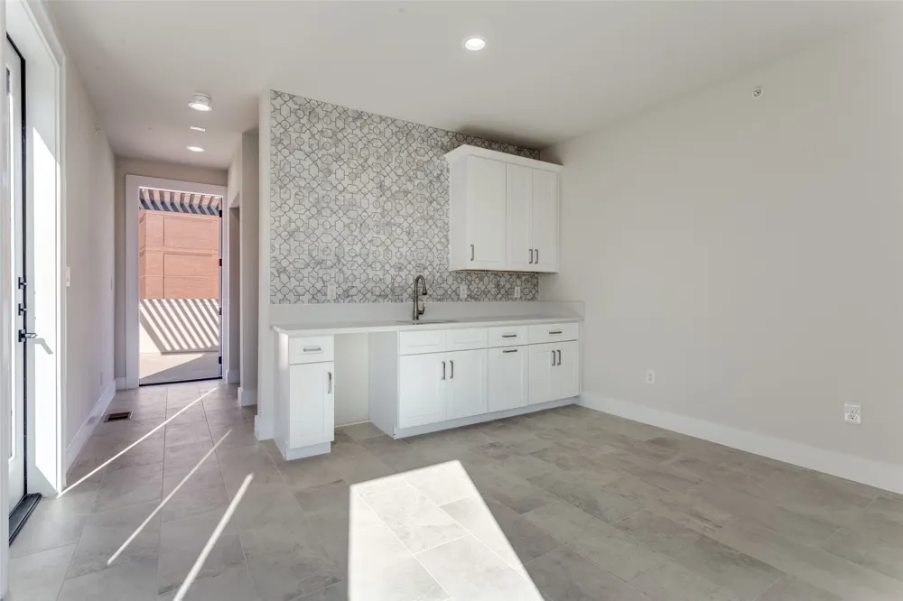 250 E Dallas Road #112 Grapevine, TX 76051