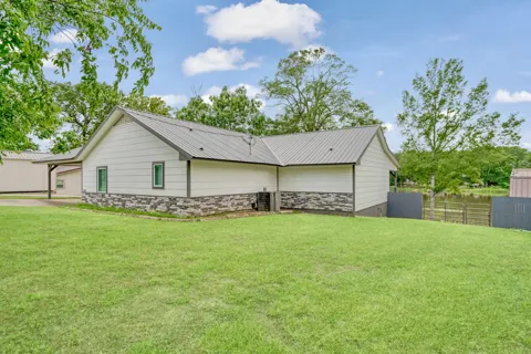 1205 Lakeside Drive