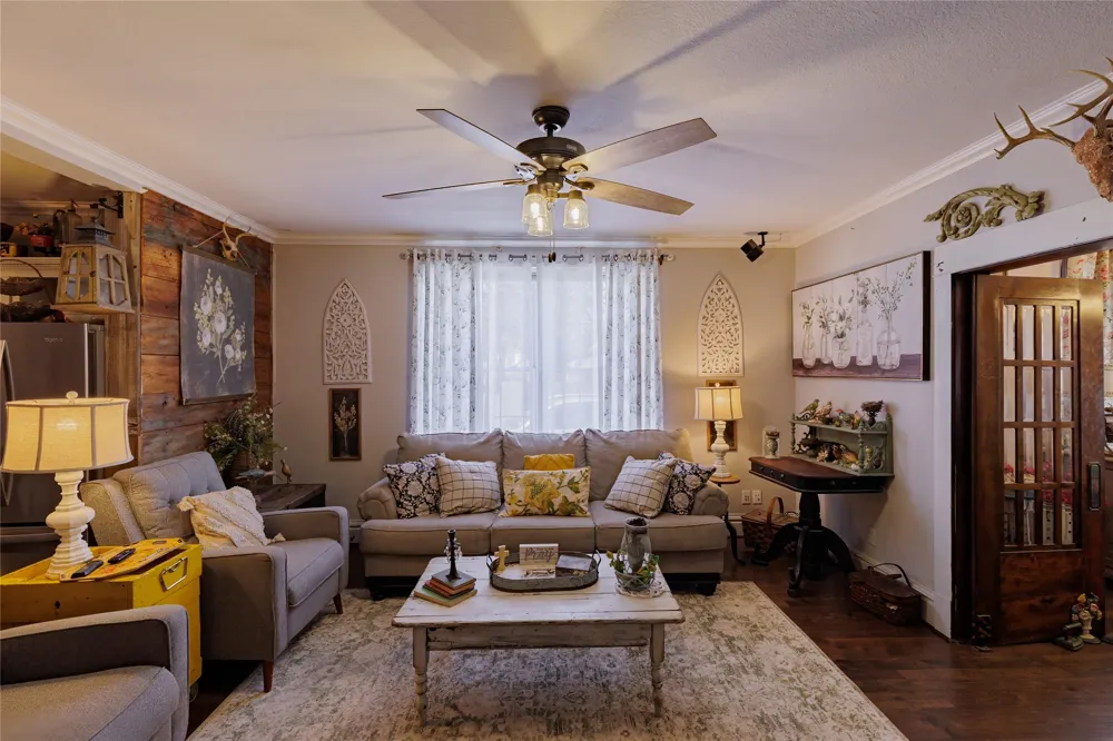 403 W Franklin Street Alvord, TX 76225