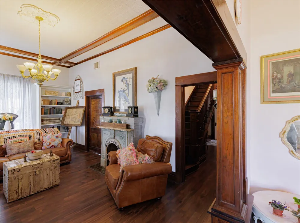 403 W Franklin Street Alvord, TX 76225