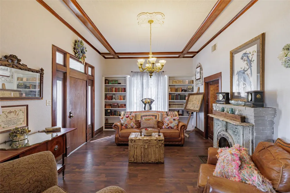 403 W Franklin Street Alvord, TX 76225