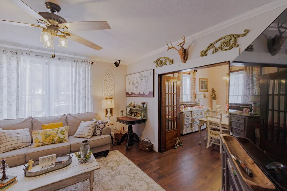 403 W Franklin Street Alvord, TX 76225