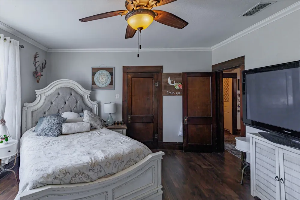 403 W Franklin Street Alvord, TX 76225