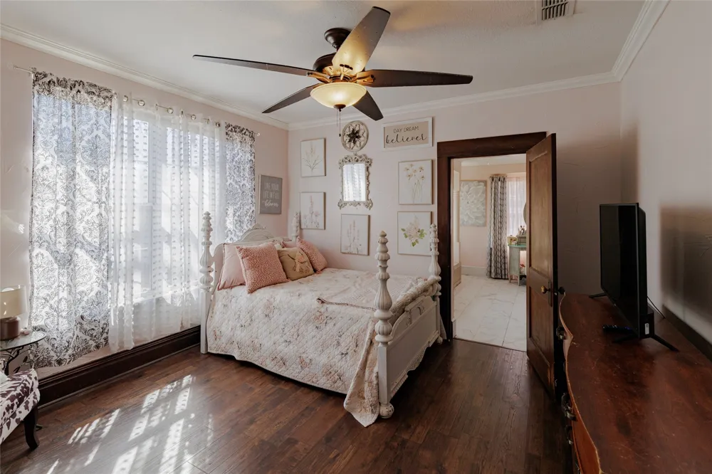 403 W Franklin Street Alvord, TX 76225
