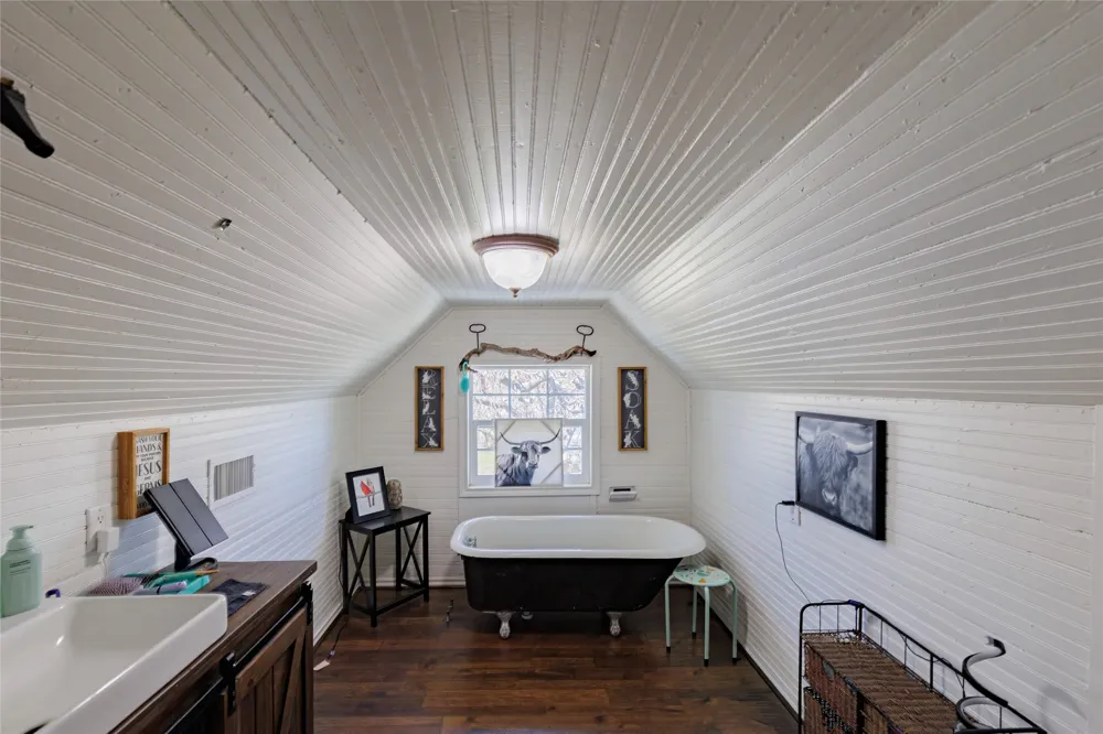 403 W Franklin Street Alvord, TX 76225