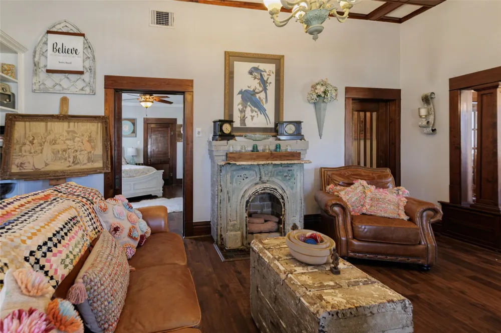 403 W Franklin Street Alvord, TX 76225