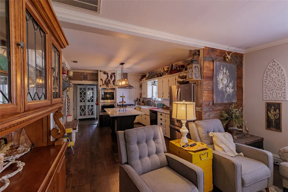 403 W Franklin Street Alvord, TX 76225