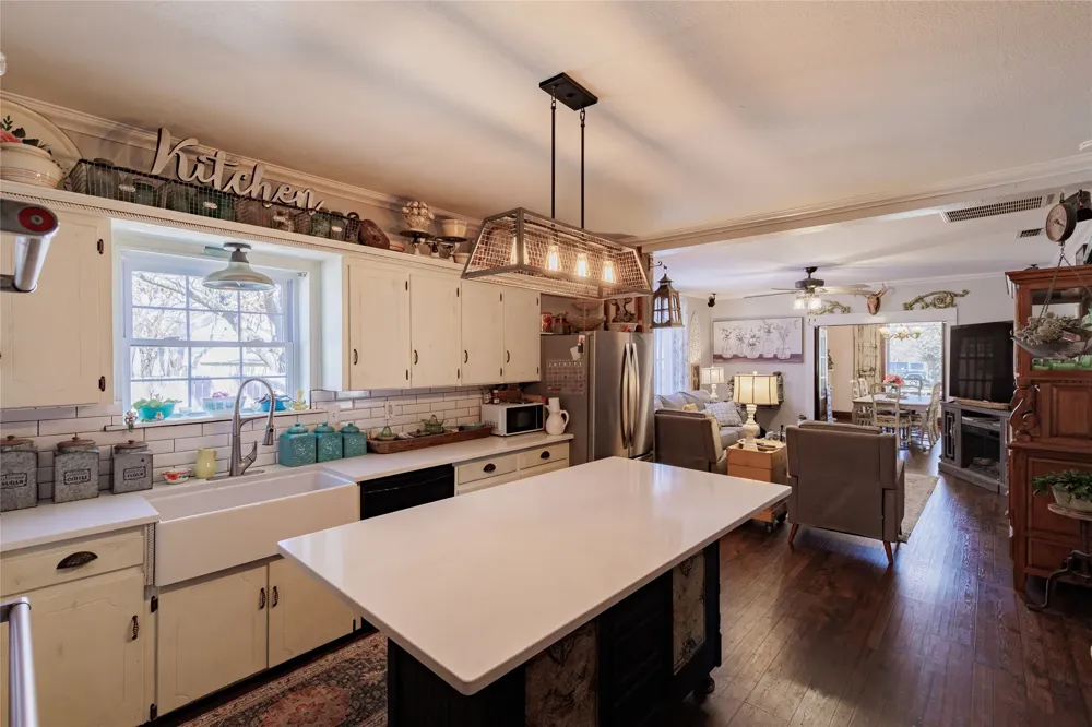 403 W Franklin Street Alvord, TX 76225