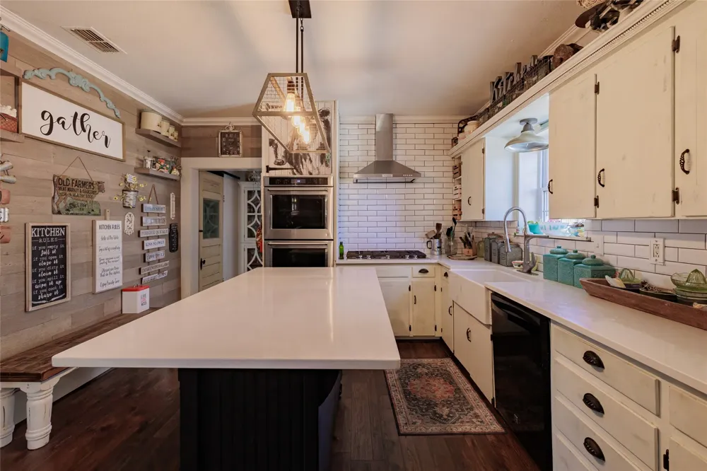 403 W Franklin Street Alvord, TX 76225