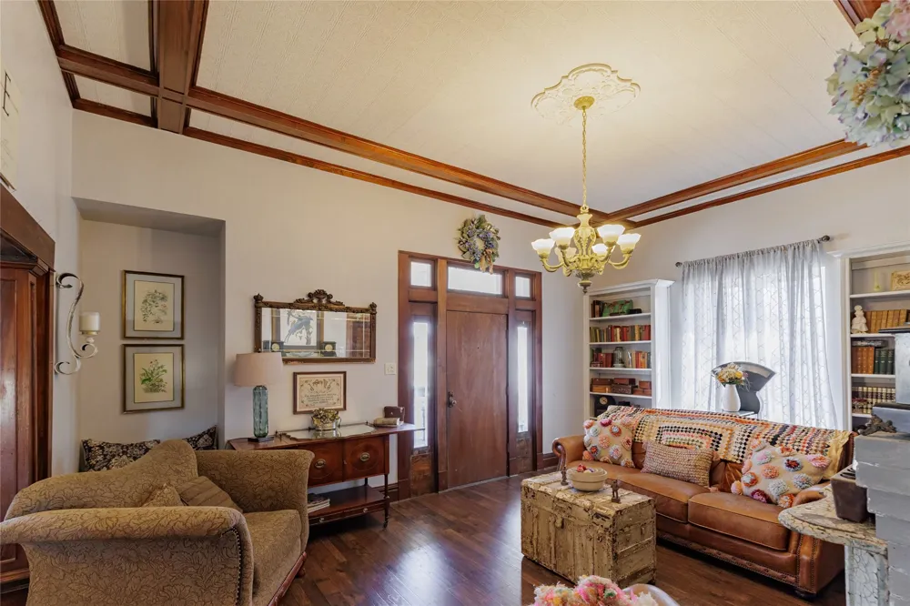 403 W Franklin Street Alvord, TX 76225