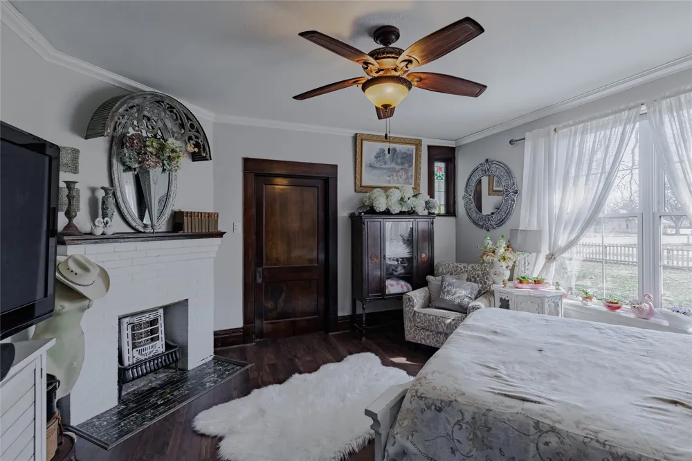 403 W Franklin Street Alvord, TX 76225