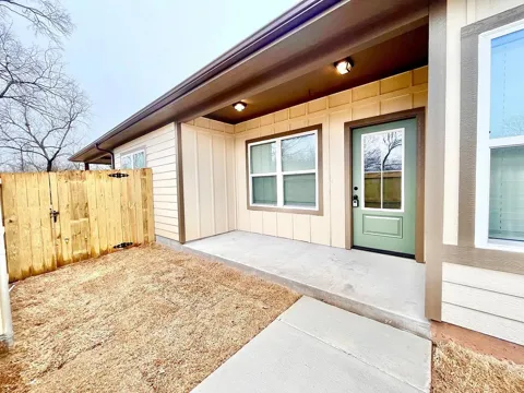 327 E Nelson Street #329
