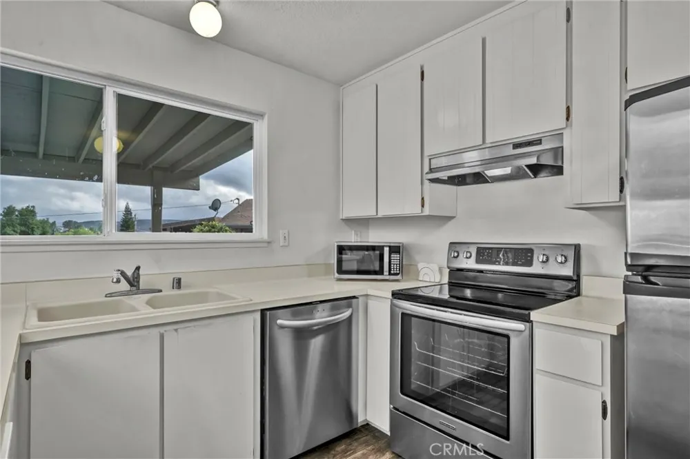 18528 North Shore Drive Hidden Valley Lake, CA 95467