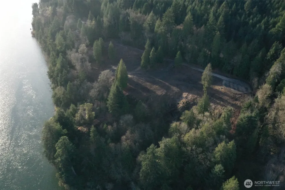 26 Edge Water Drive Cathlamet, WA 98612