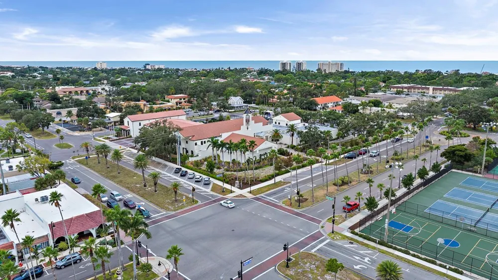 514 HARBOR DRIVE S Venice, FL 34285