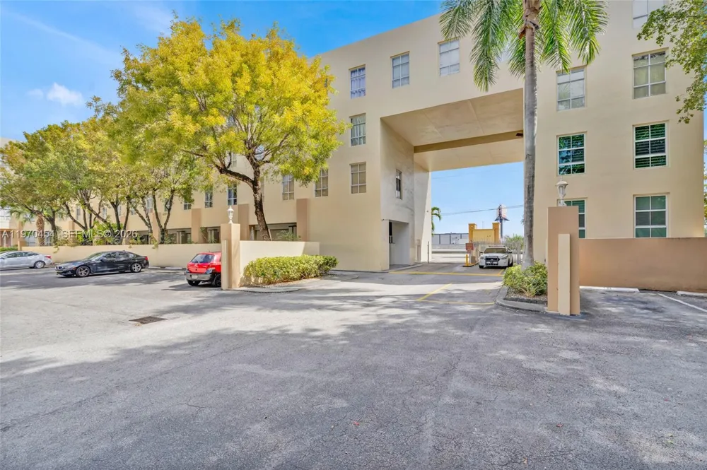 7400 W 20th Ave #402 Hialeah, FL 33016