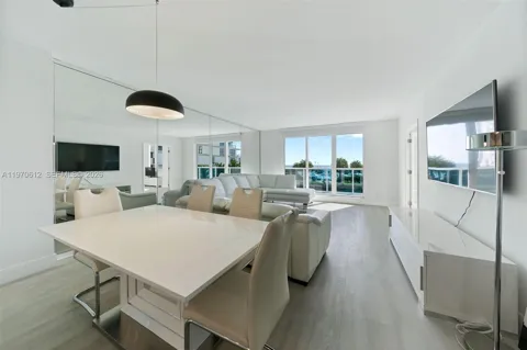 2301 Collins Ave #338