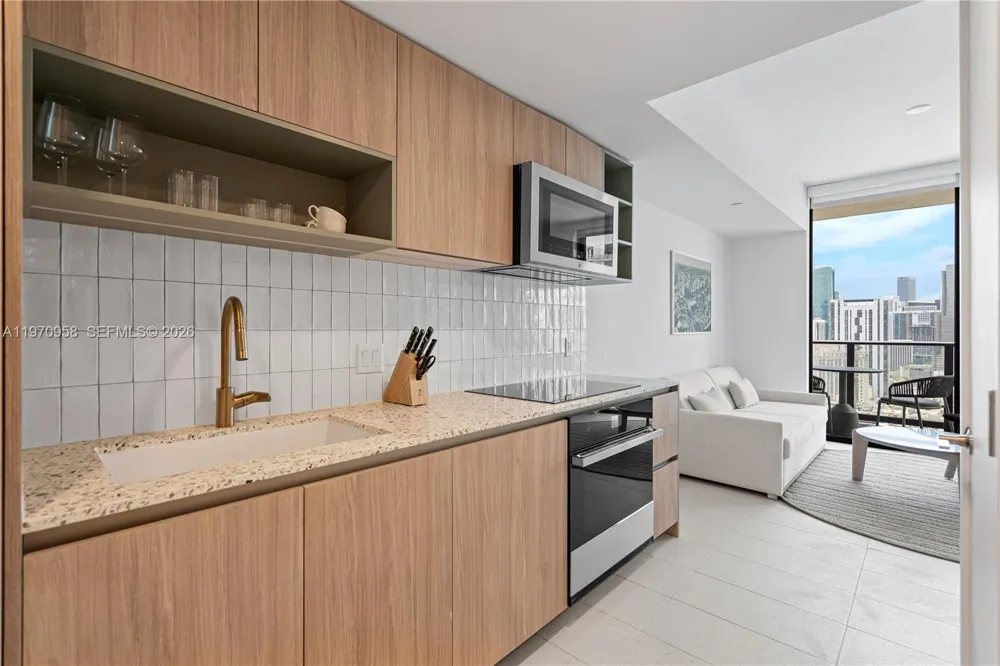 159 NE 6th St #2707 Miami, FL 33132