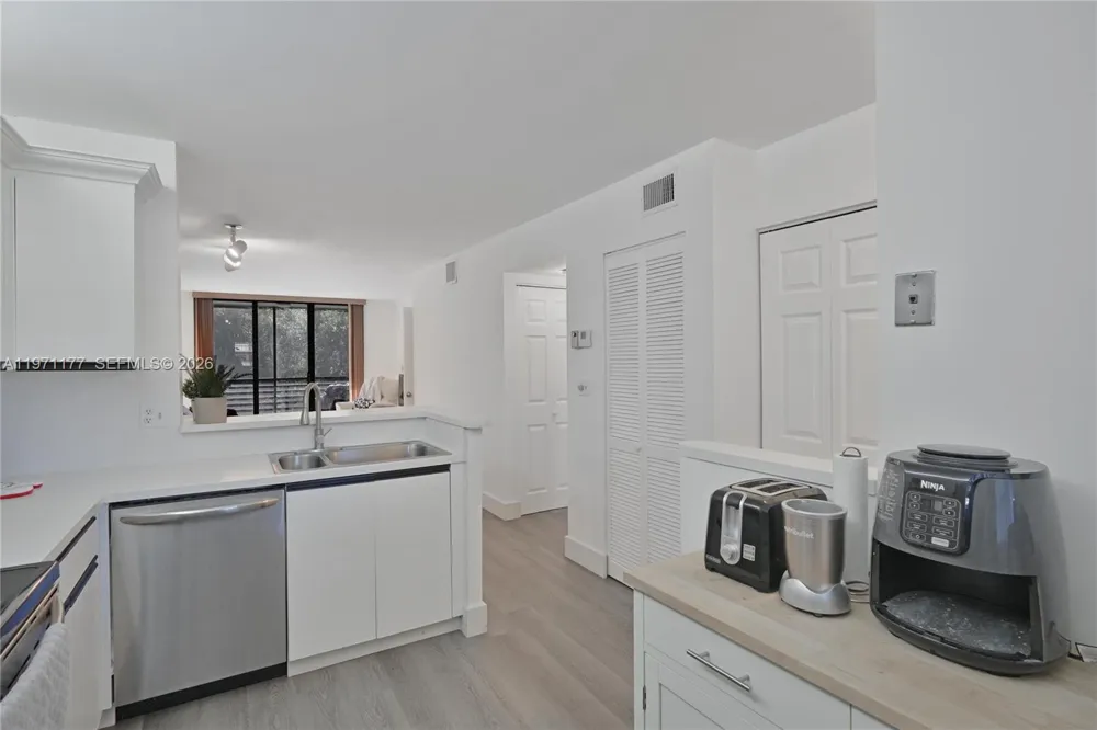 7531 NW 79th Ave #205 Tamarac, FL 33321