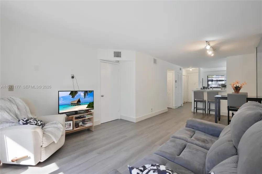 7531 NW 79th Ave #205 Tamarac, FL 33321
