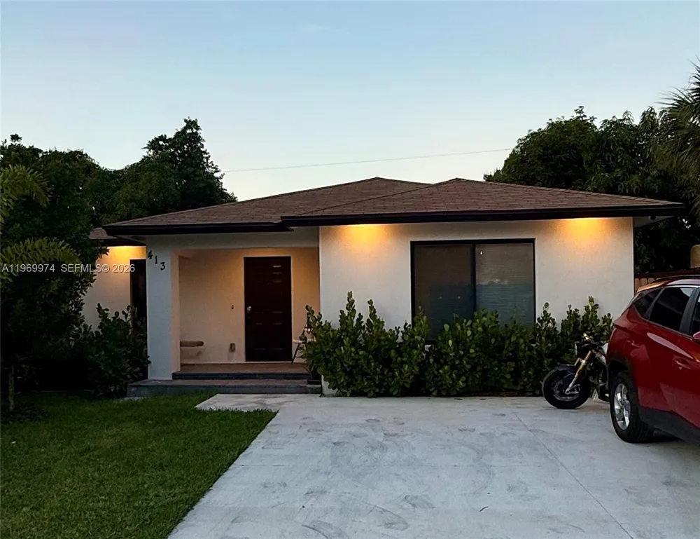 413 SW 10th St Delray Beach, FL 33444