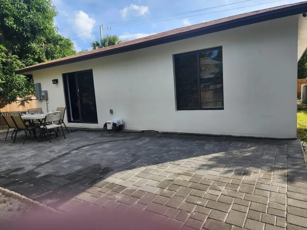 413 SW 10th St Delray Beach, FL 33444