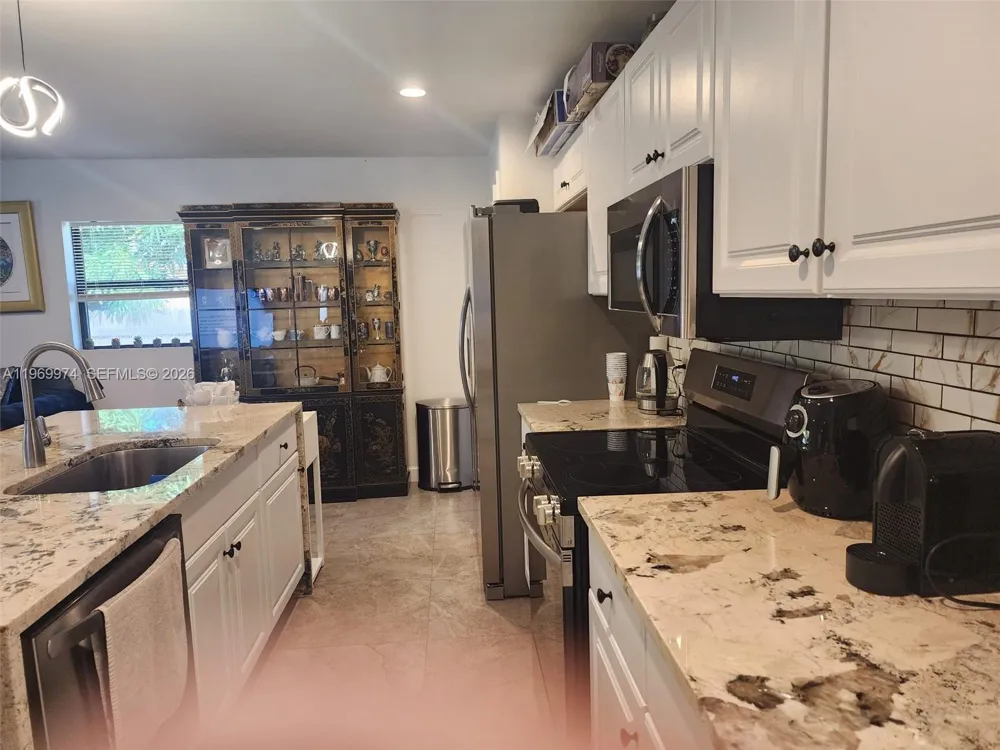 413 SW 10th St Delray Beach, FL 33444