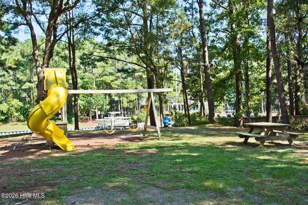 111 Dogwood Circle Pine Knoll Shores, NC 28512