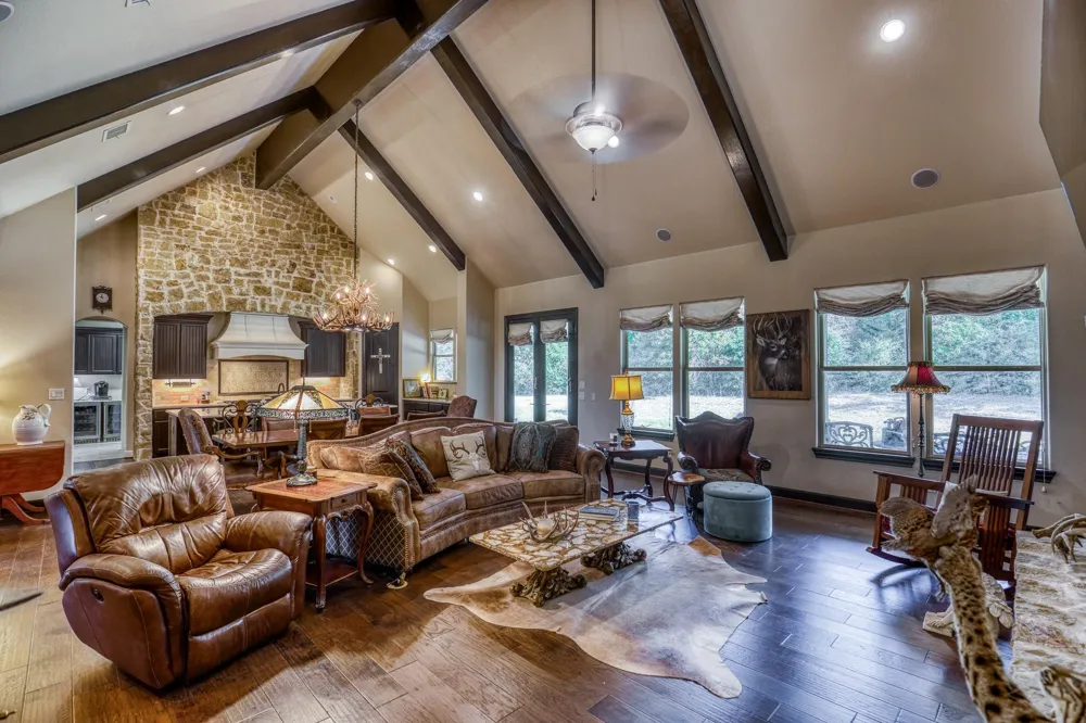 3336 County Road 326 Lexington, TX 78947