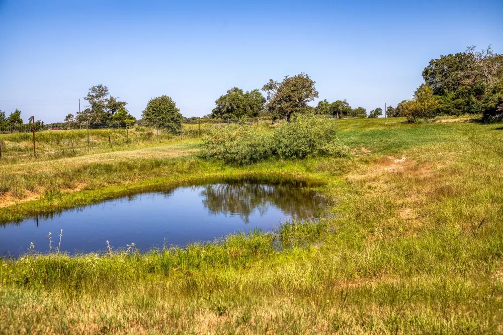 3336 County Road 326 Lexington, TX 78947