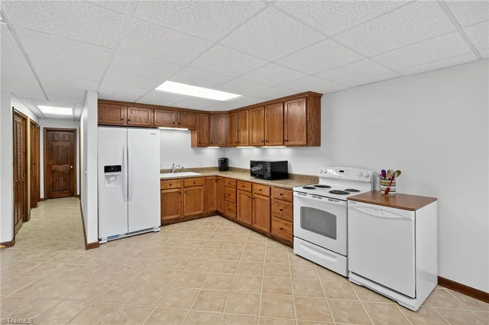 233 Lakeview Place #D-2 Jefferson, NC 27640