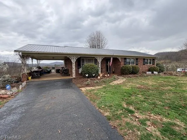 927 Shingle Gap Road Purlear, NC 28665