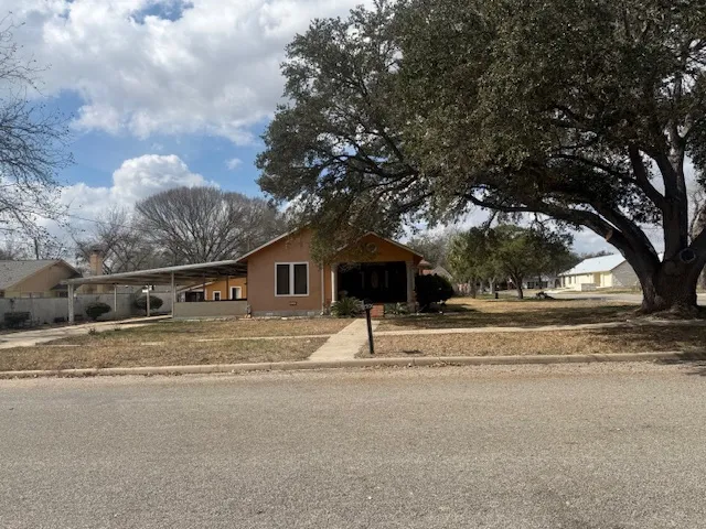 600 Pecan Avenue Luling, TX 78648