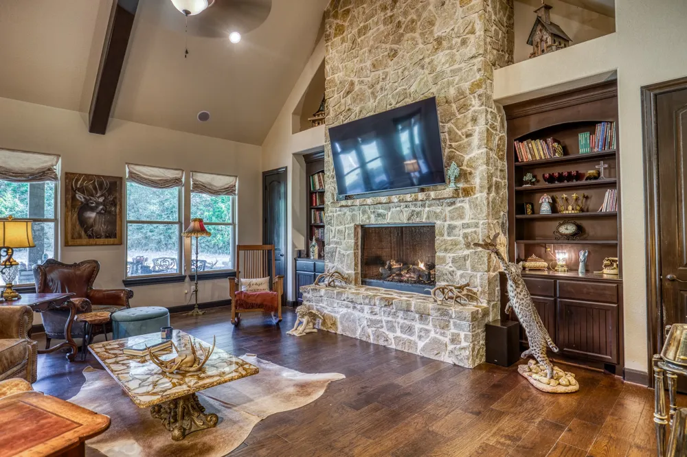 3336 County Road 326 Lexington, TX 78947
