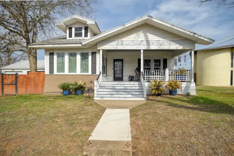 338 W Crockett Street
