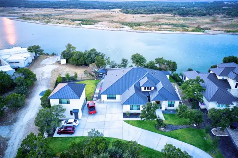 5104 Canyon Oaks Drive