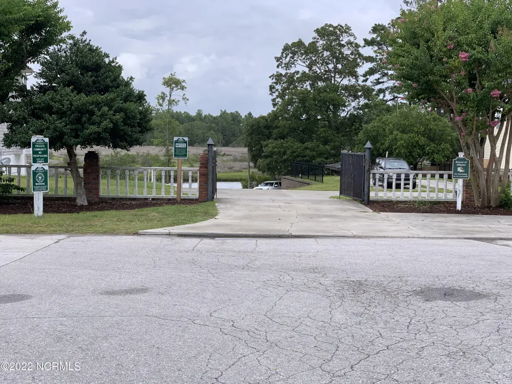 276 E Ivybridge Drive Hubert, NC 28539
