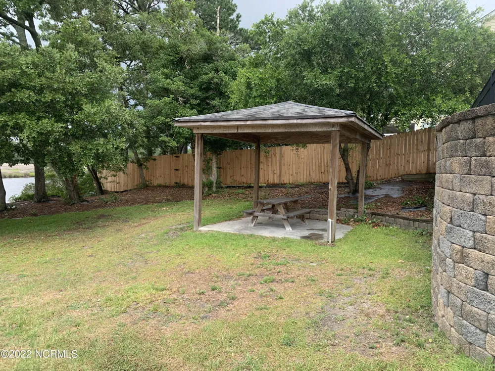 276 E Ivybridge Drive Hubert, NC 28539