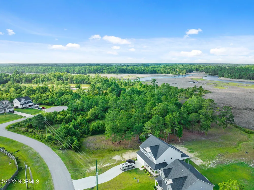 276 E Ivybridge Drive Hubert, NC 28539