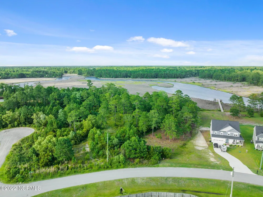 276 E Ivybridge Drive Hubert, NC 28539