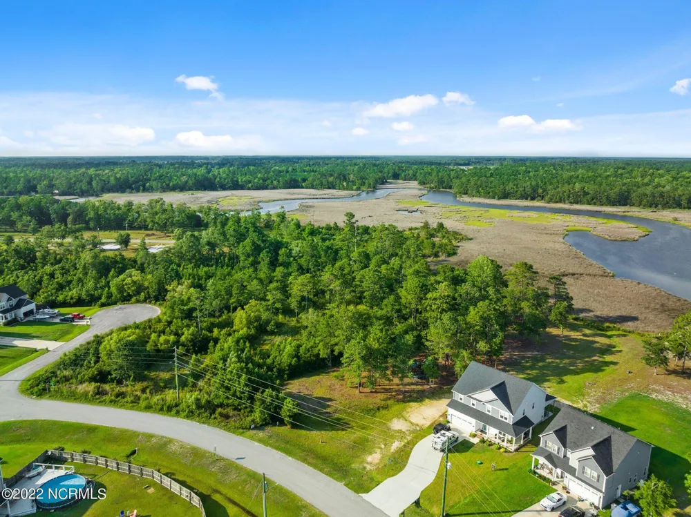 276 E Ivybridge Drive Hubert, NC 28539