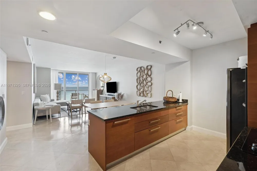 1830 S OCEAN DR #2811 Hallandale Beach, FL 33009