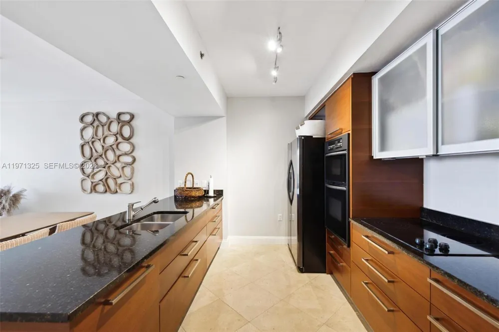 1830 S OCEAN DR #2811 Hallandale Beach, FL 33009