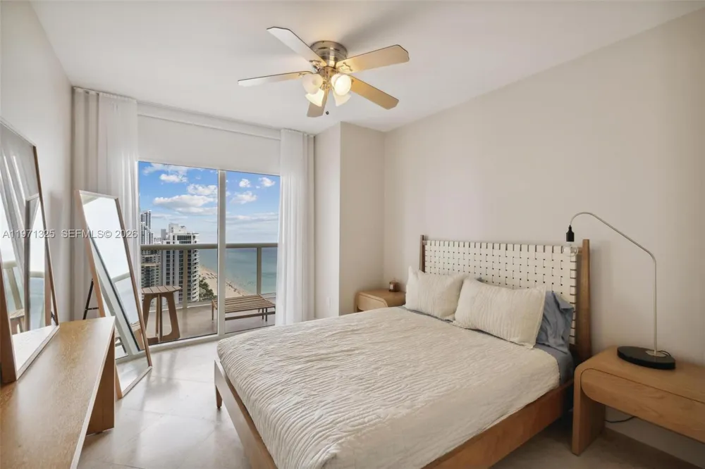 1830 S OCEAN DR #2811 Hallandale Beach, FL 33009