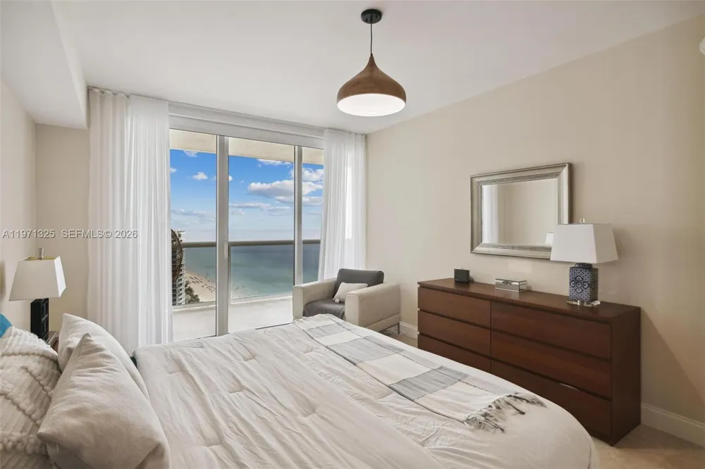 1830 S OCEAN DR #2811 Hallandale Beach, FL 33009