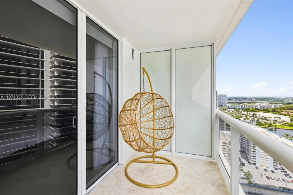 1830 S OCEAN DR #2811 Hallandale Beach, FL 33009